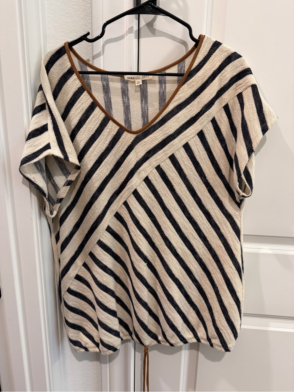 Parallel Lines Striped Short Sleeve Tunic - Cream & Black